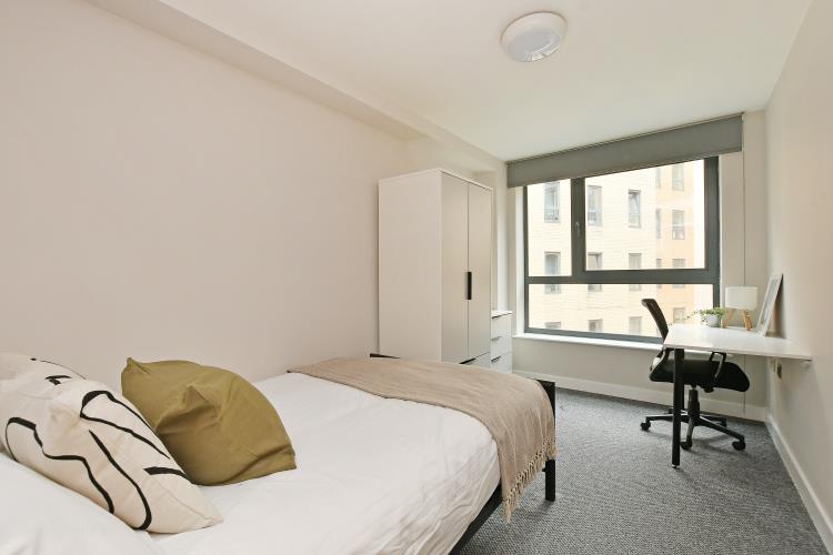 Six Bedroom Renovated Apartment<br>West One, Fitzwilliam Street, City Centre,  S1 4JL