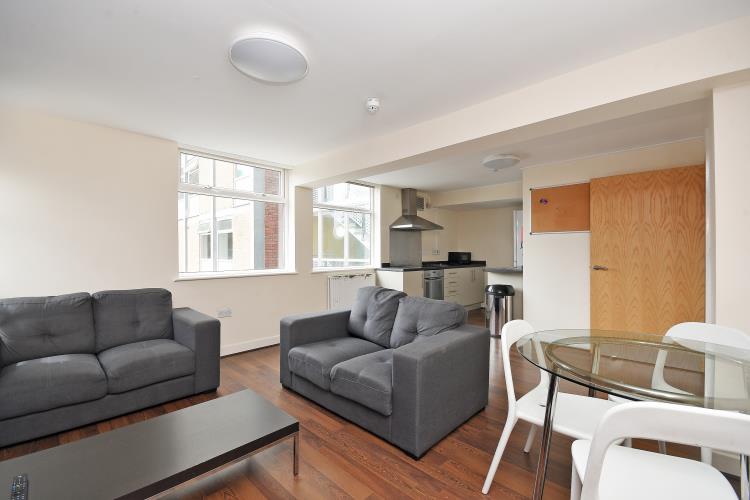 Spacious 3 Bed Apartment<br>9 Broomgrove Road, Ecclesall Road, Sheffield S10 2LW