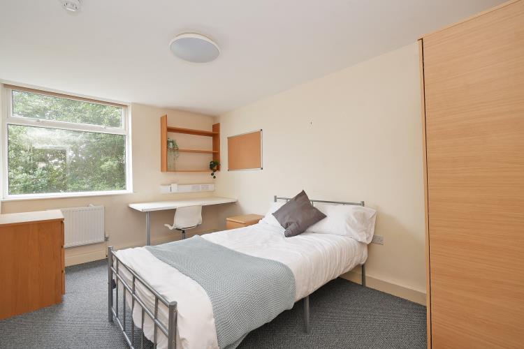 Spacious 3 Bed Apartment<br>9 Broomgrove Road, Sheffield, S10 2LW, Ecclesall Road, Sheffield S10 2LW