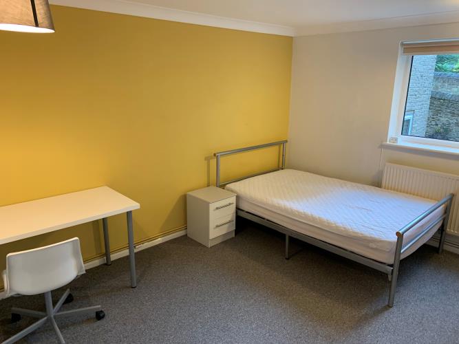 Large modern refurbished 4 bedroom apartment<br>Flat C - 16 Tapton House Road, Broomhill, Sheffield S10 5BY