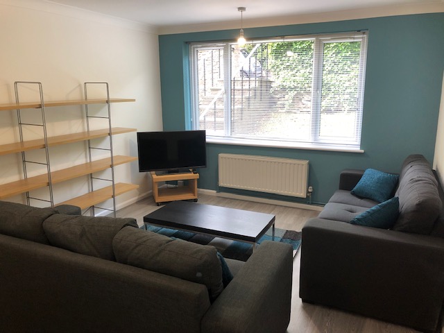 Large modern refurbished 4 bedroom apartment<br>Flat B - 16 Tapton House Road, Broomhill, Sheffield S10 5BY