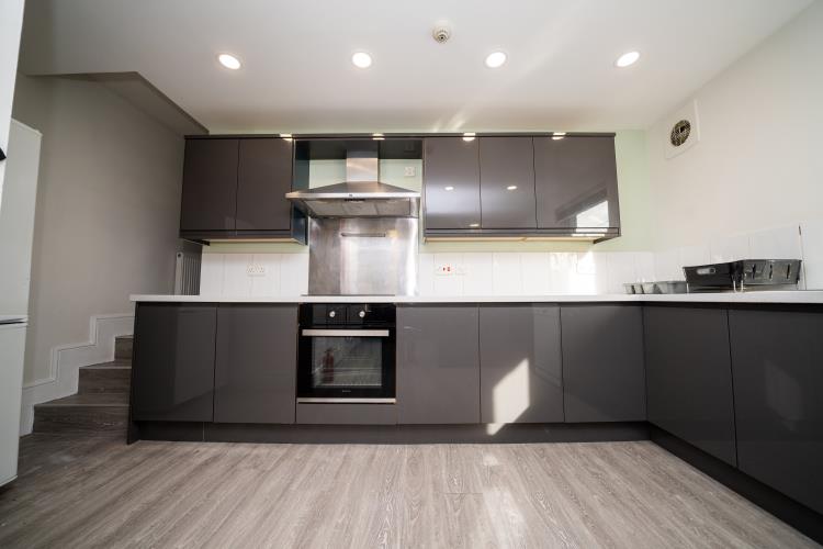Fantastic large 4 bedroom apartment in Broomhall<br>212F Broomhall Street, Broomhall, Sheffield S3 7SQ