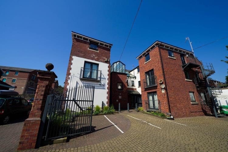 Fantastic large 4 bedroom apartment in Broomhall<br>212F Broomhall Street, Broomhall, Sheffield S3 7SQ