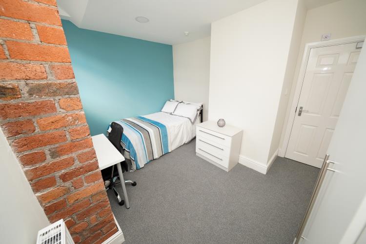 Fantastic large 4 bedroom apartment in Broomhall<br>212F Broomhall Street, Broomhall, Sheffield S3 7SQ