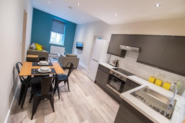 2-BEDROOM Apartment<br>Huttons Buildings, 146 West Street, City Centre, Sheffield S1 4AR
