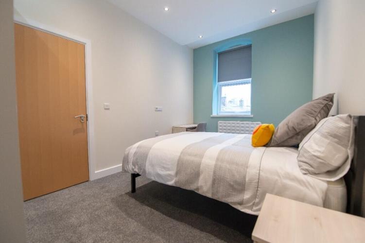 2-BEDROOM Apartment<br>Huttons Buildings, 146 West Street, City Centre, Sheffield S1 4AR